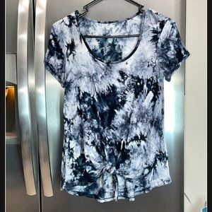 Black and white tie dye short sleeve tee with front tie, fits size S but miss